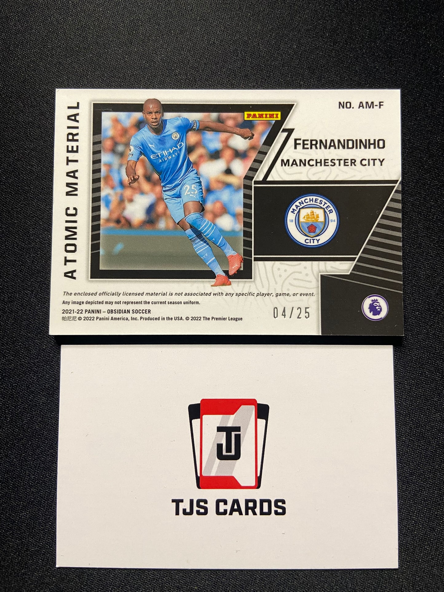 Fernandinho - Atomic Material Red /25 - Panini Obsidian Soccer 2021/22