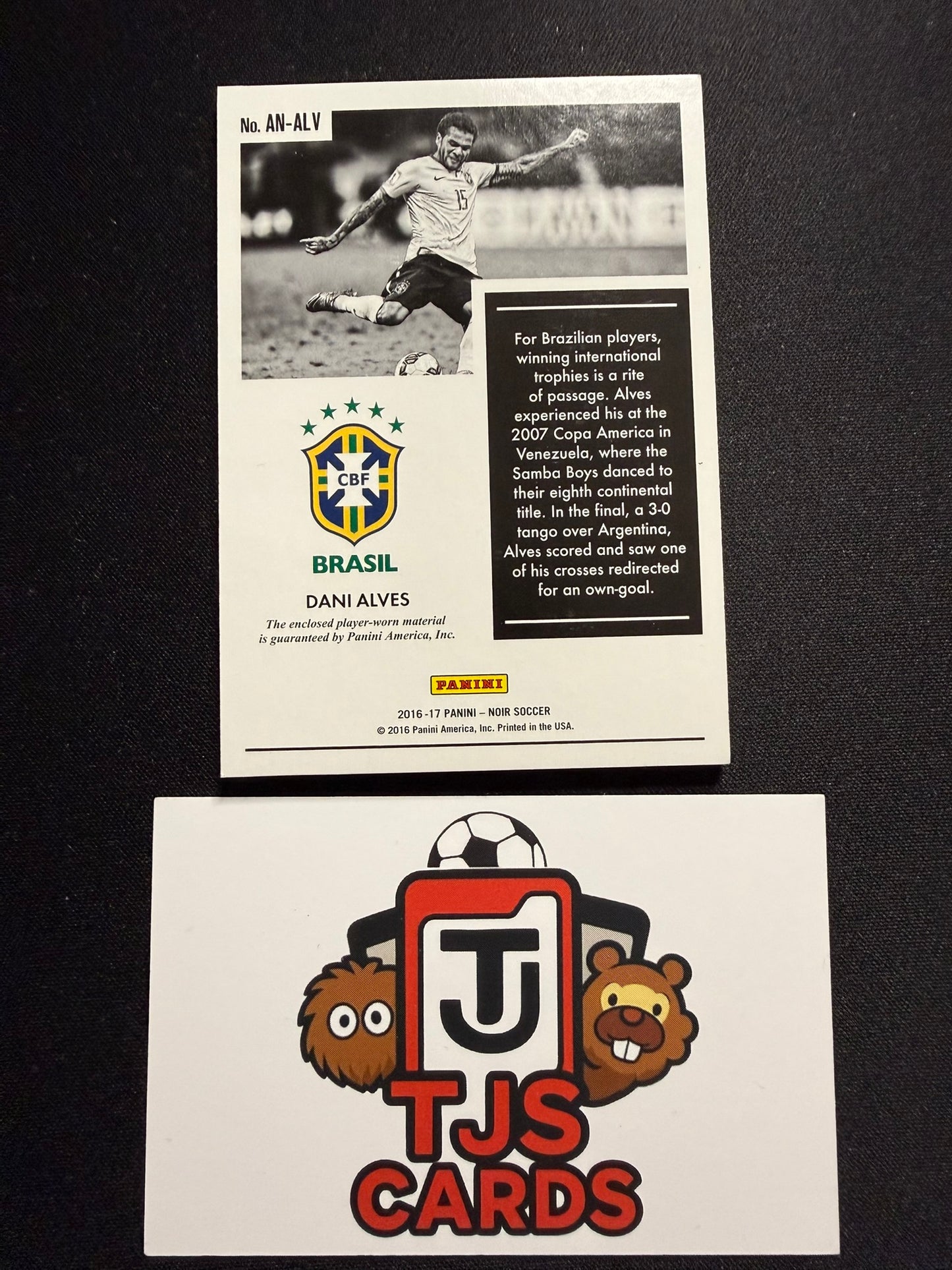 Dani Alves - Player-Worn Patch 1/1 - Panini Noir 2016/17