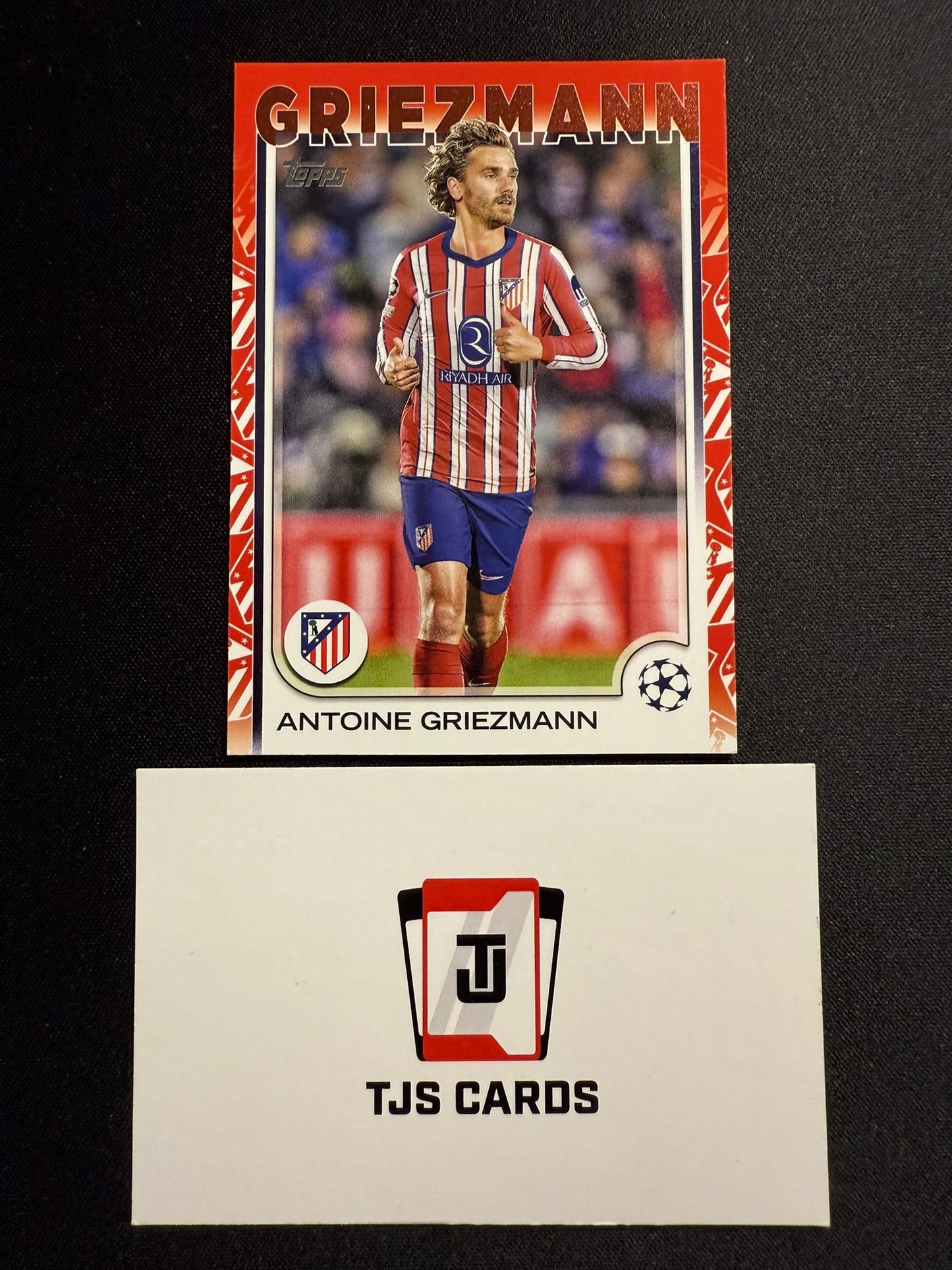 Antoine Griezmann - Team Badge Borders Case Hit - TOPPS UCC 2024/25