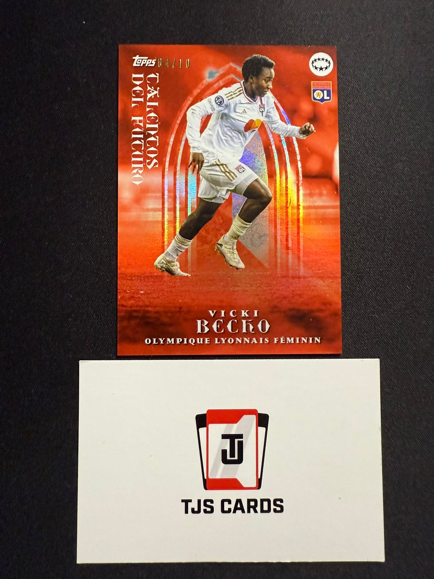 Vicki Becho - Red /10 - TOPPS Bonmati Curated Set 2023/24