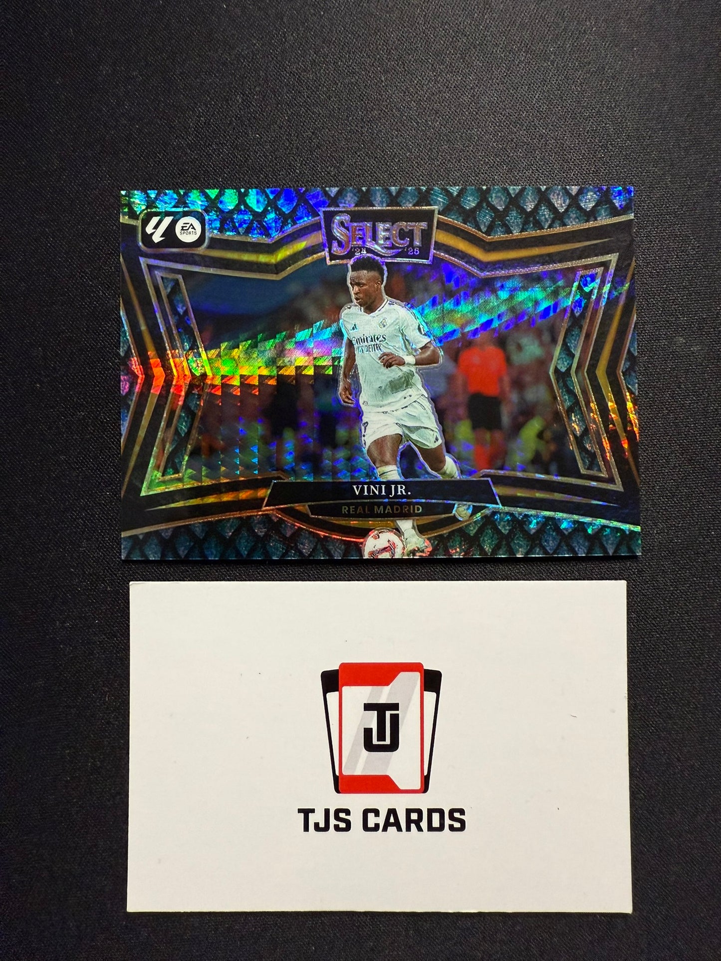 Vini Jr. - Dragon Scale Field Level /28 - Panini Select La Liga 2024/25