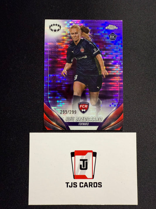 Sofie Bredgaard - Rookie Purple Pulsar /299 - TOPPS Chrome UWCL 2023/24