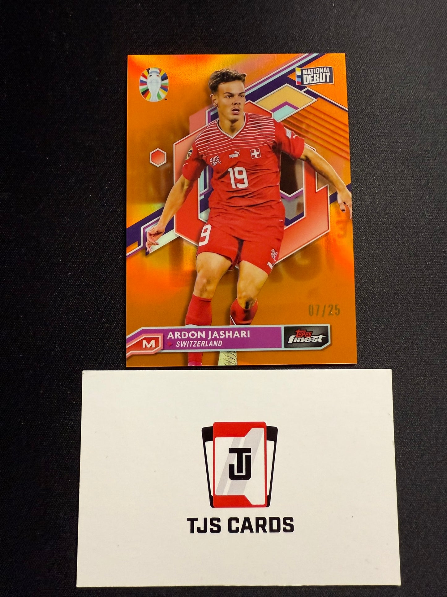 Ardon Jashari - National Debut Orange /25 - TOPPS Finest Road To EURO 2024