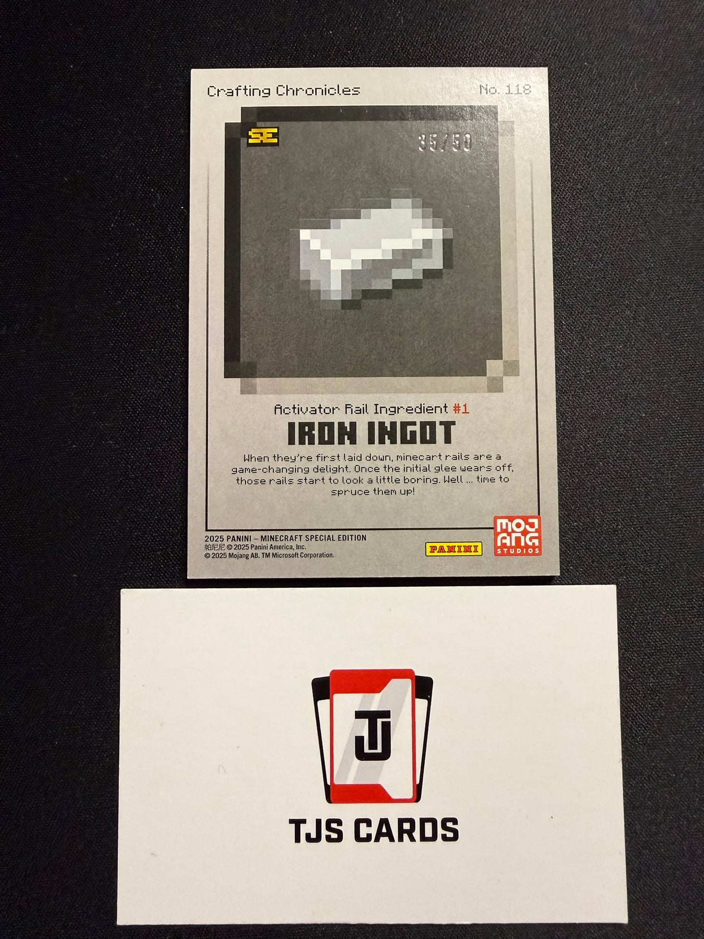 Iron Ingot - Gold Crafting Chronicles /50 - Panini Minecraft Special Edition 2025