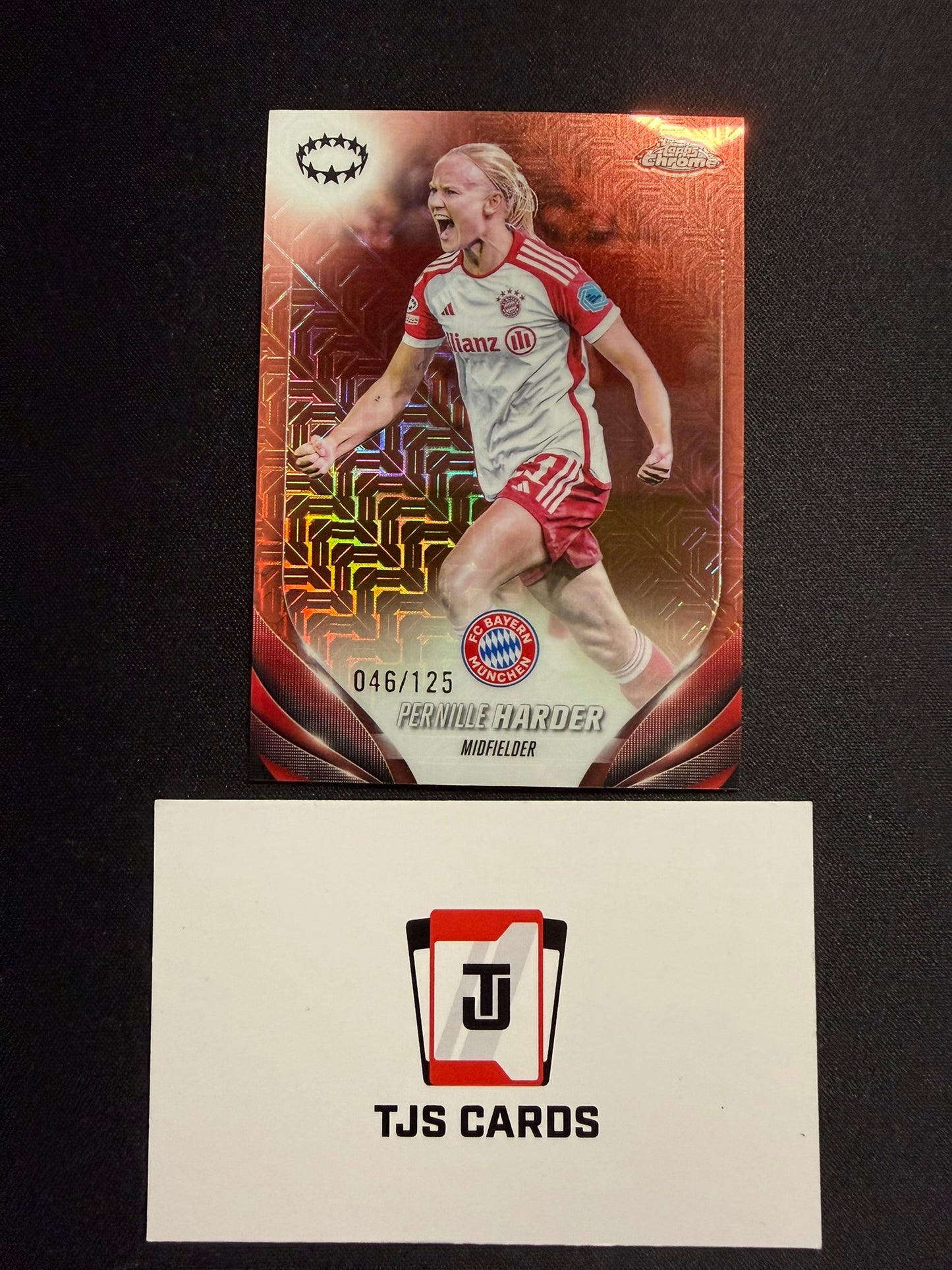 Pernille Harder - Rose Gold Mojo /125 - TOPPS Chrome UWCL 2023/24