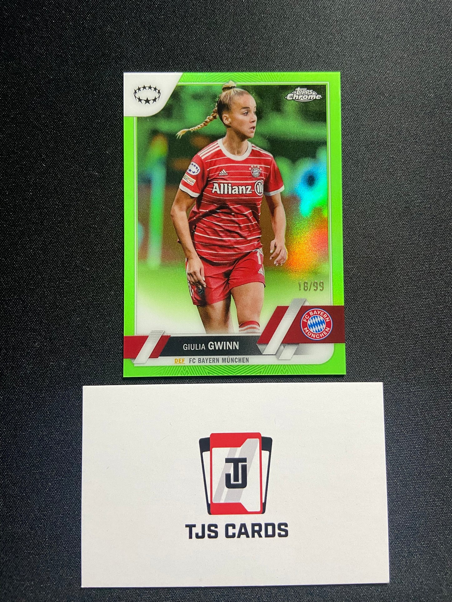 Giulia Gwinn - Neon Green /99 - TOPPS Chrome UWCL 2022/23