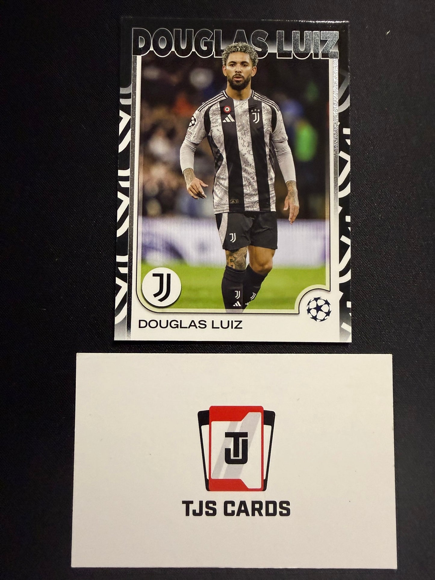 Douglas Luiz - Team Logo Border SSP - TOPPS UCC 2024/25