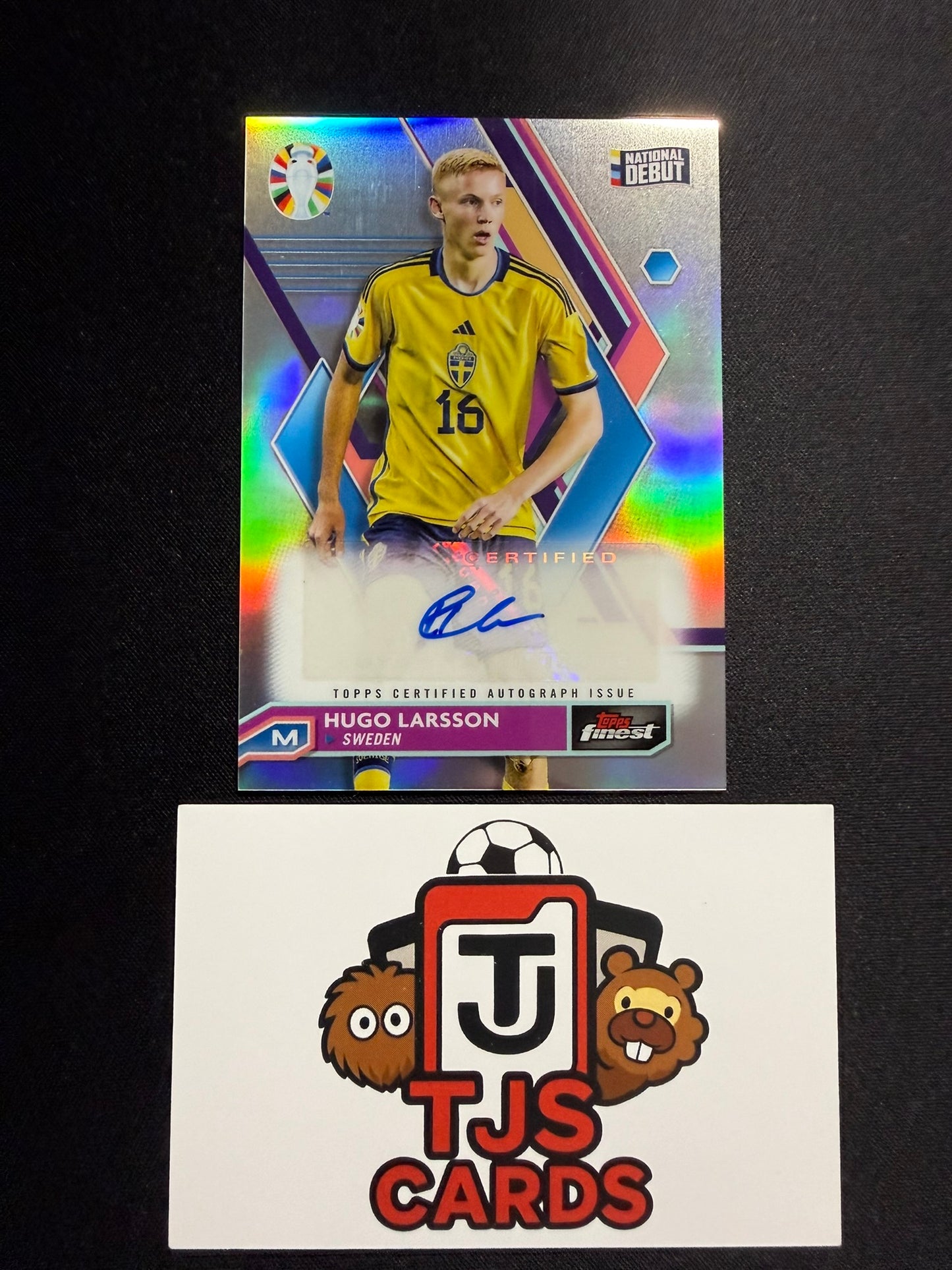 Hugo Larsson - National Debut Auto - TOPPS Finest Road To UEFA EURO 2024