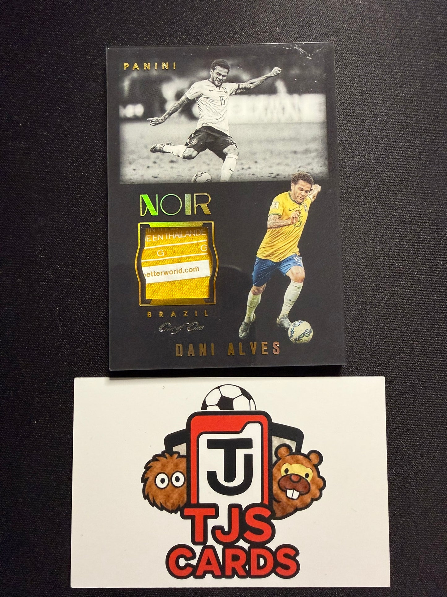 Dani Alves - Player-Worn Patch 1/1 - Panini Noir 2016/17