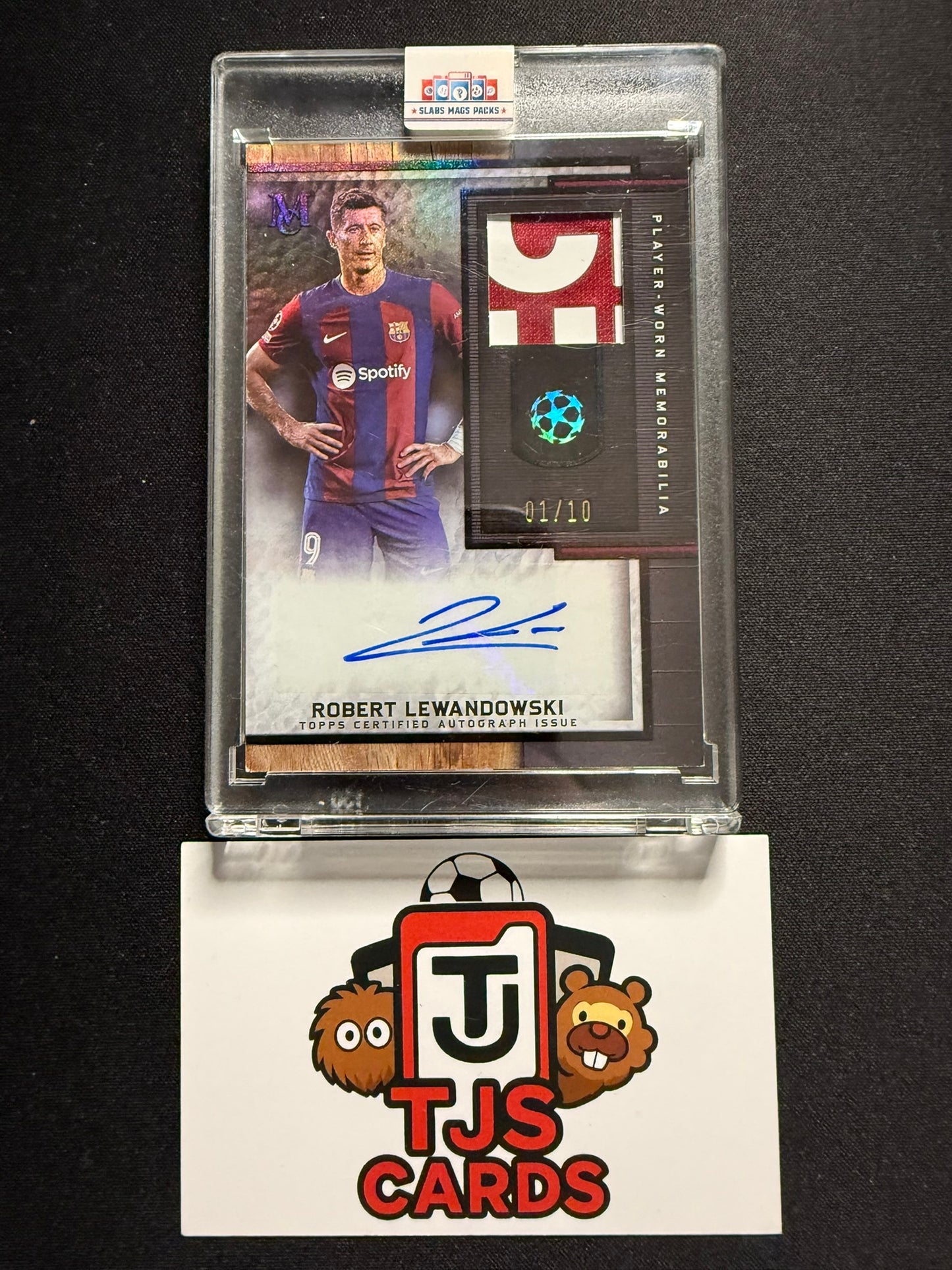 Robert Lewandowski - Player-Worn Patch Auto /10 - TOPPS Museum UCL 2023/24