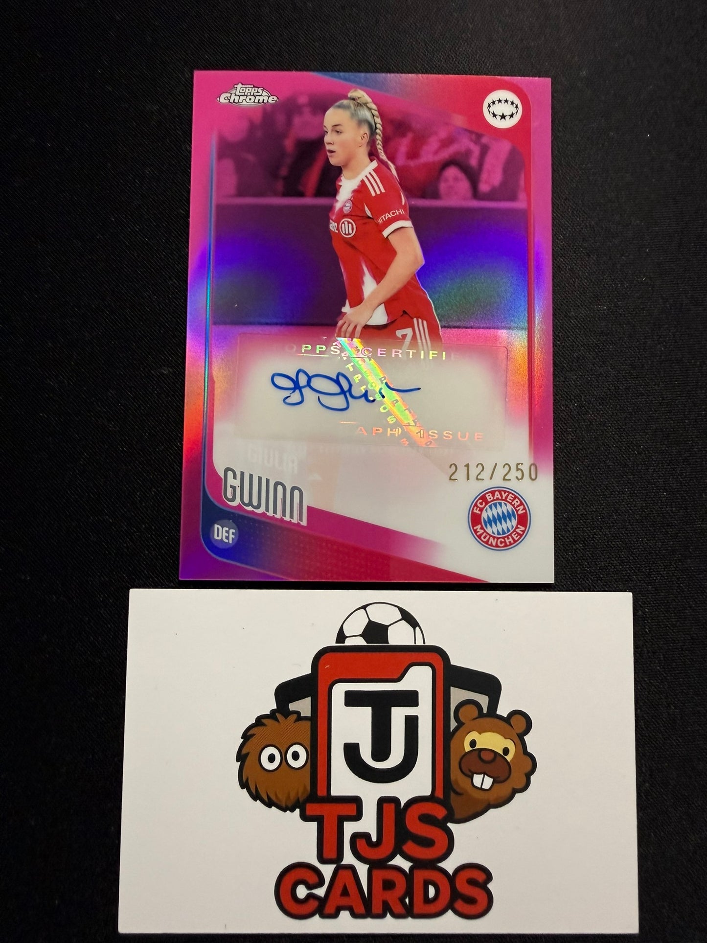 Giulia Gwinn - Pink Auto /250 - TOPPS Chrome UWCL 2025/26